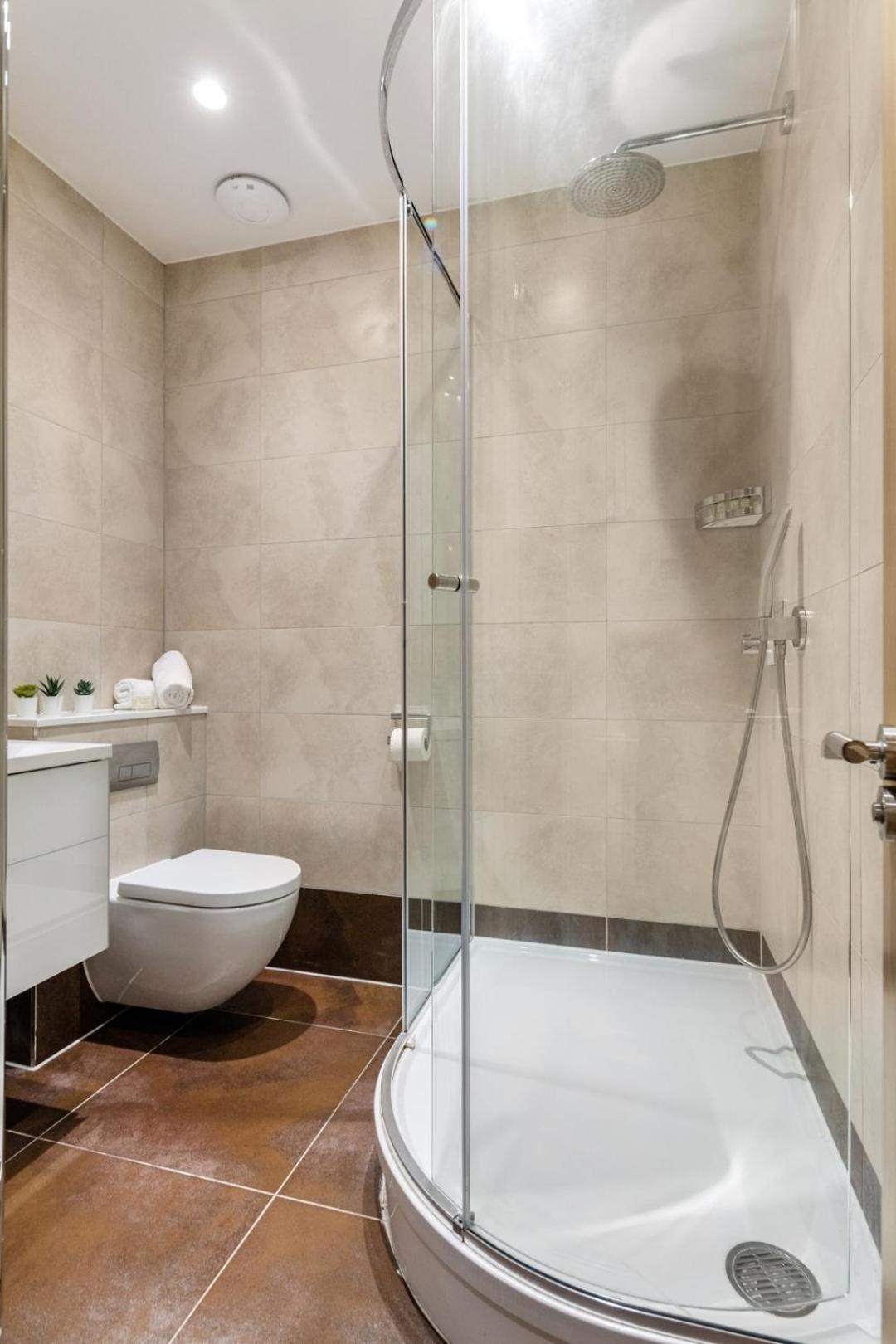 Bnbnook - Spacious 2br - Walk To Soho & Oxford Street London