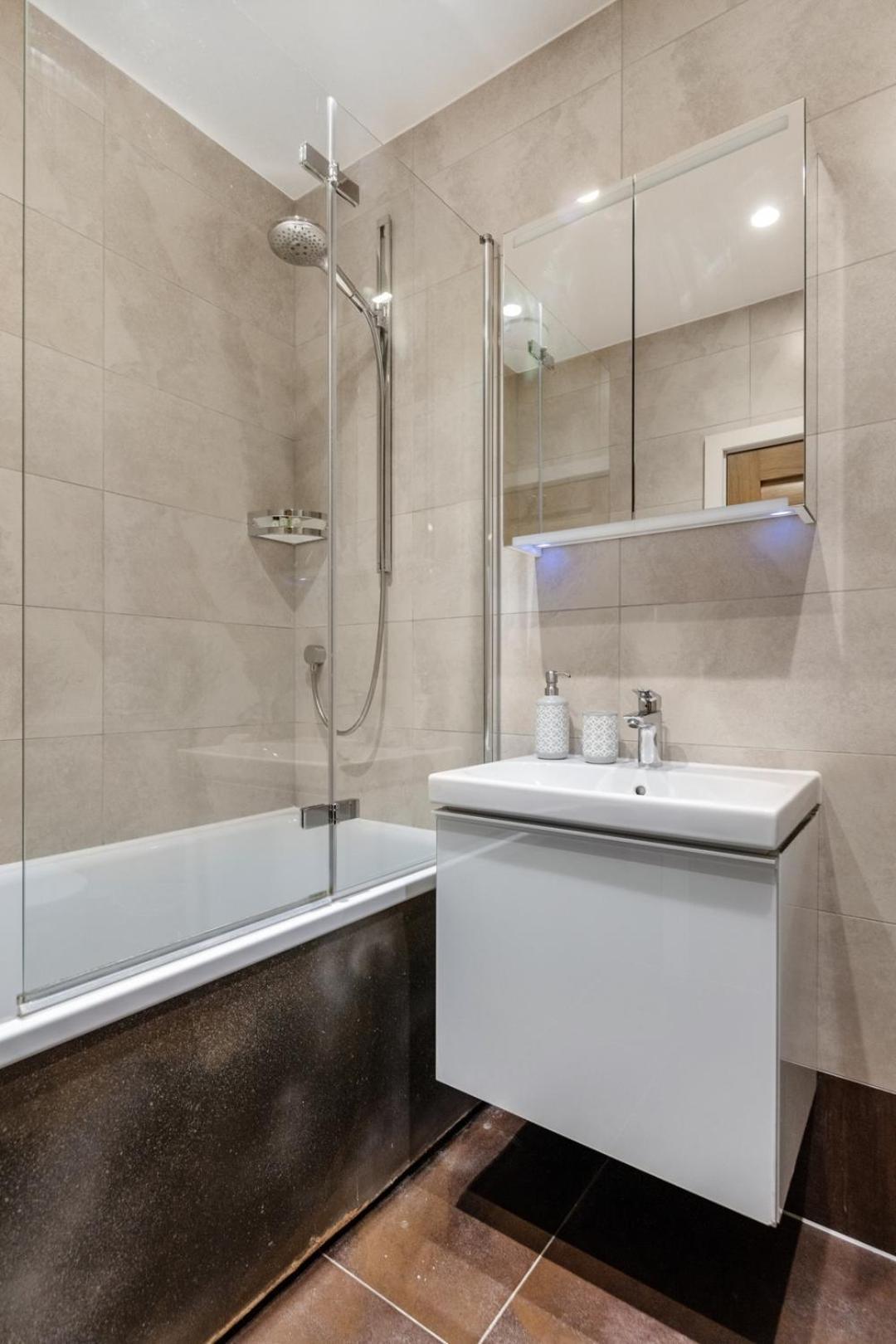Apartment Bnbnook - Spacious 2br - Walk To Soho & Oxford Street *
