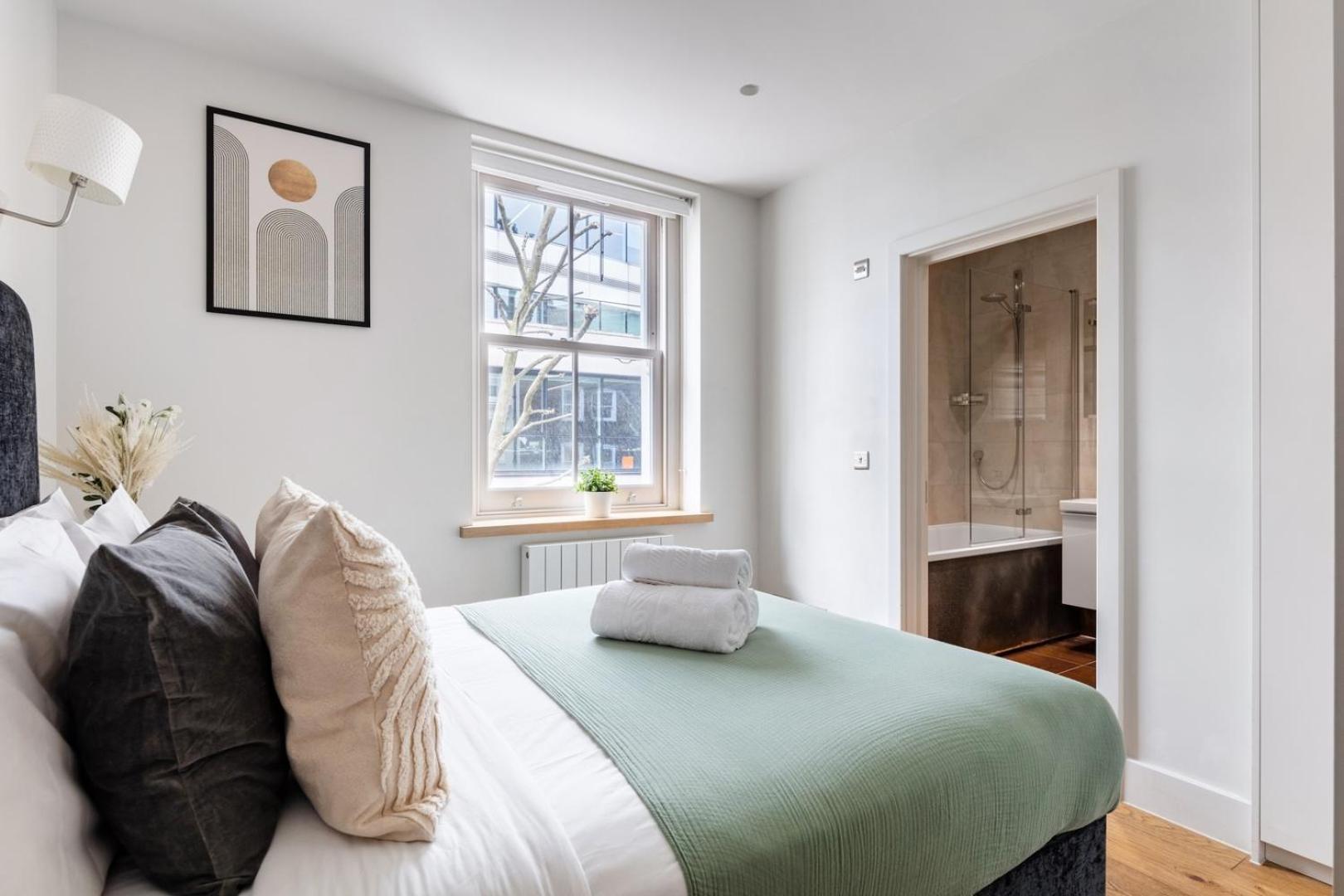 Bnbnook - Spacious 2br - Walk To Soho & Oxford Street *