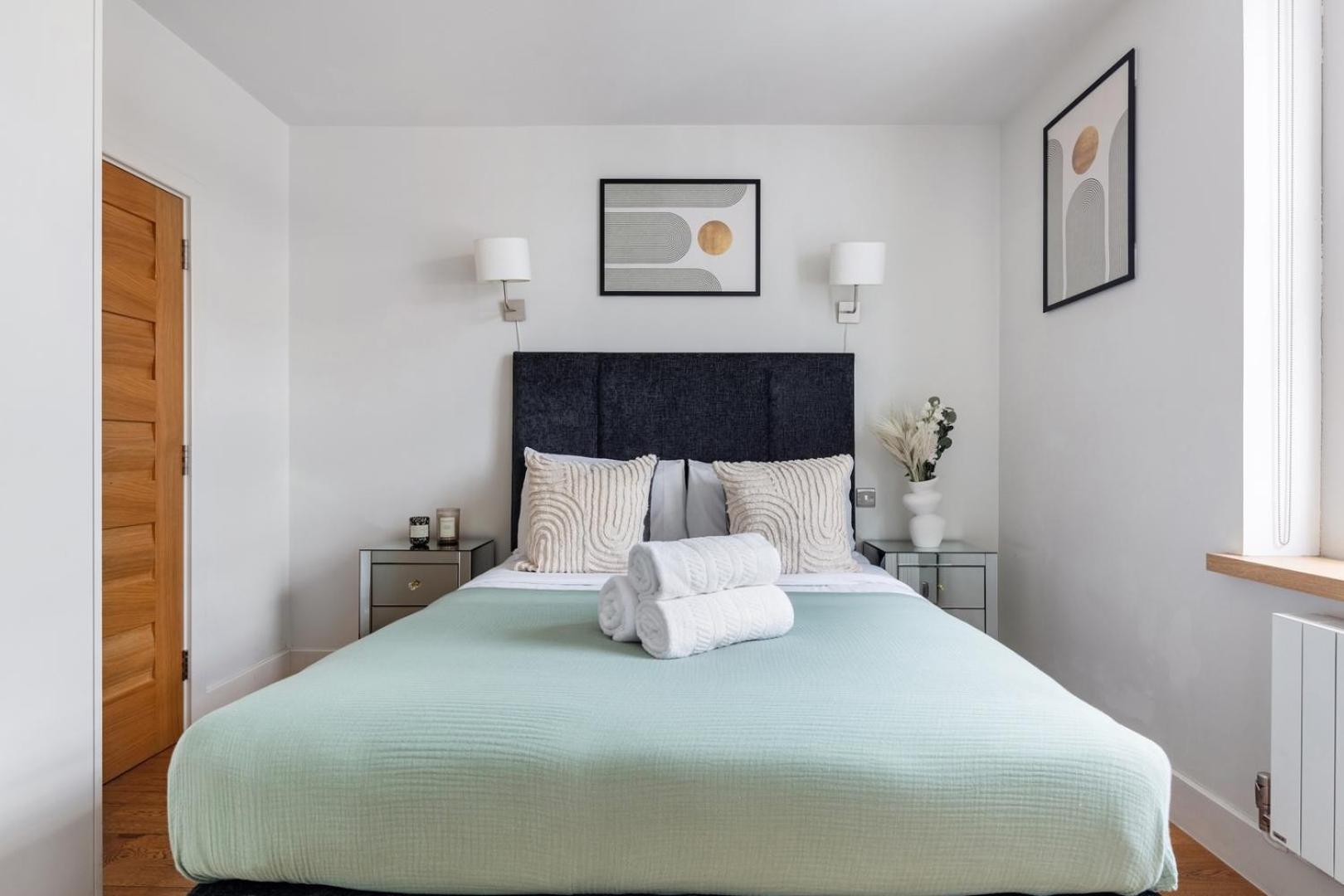 Bnbnook - Spacious 2br - Walk To Soho & Oxford Street *