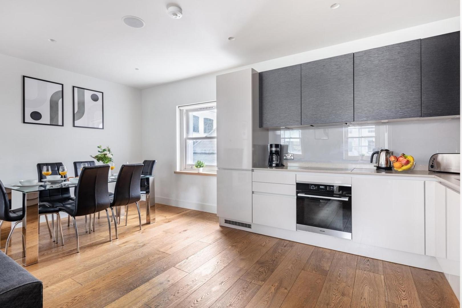 Bnbnook - Spacious 2br - Walk To Soho & Oxford Street Apartment *