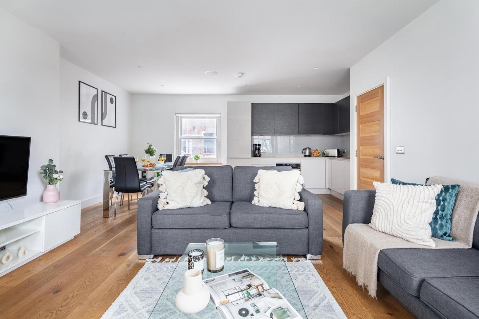 Bnbnook - Spacious 2br - Walk To Soho & Oxford Street Apartment London