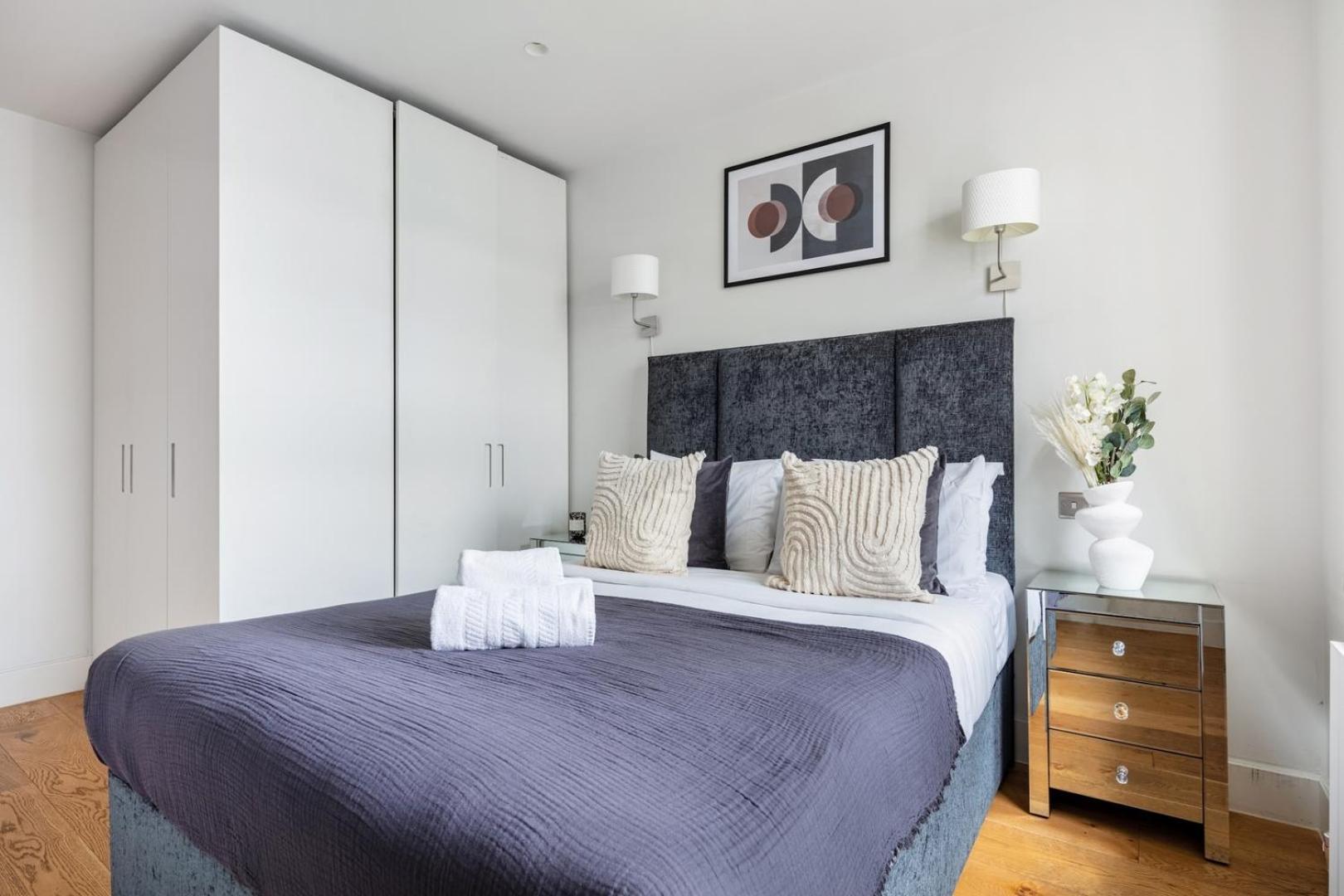 Bnbnook - Spacious 2br - Walk To Soho & Oxford Street