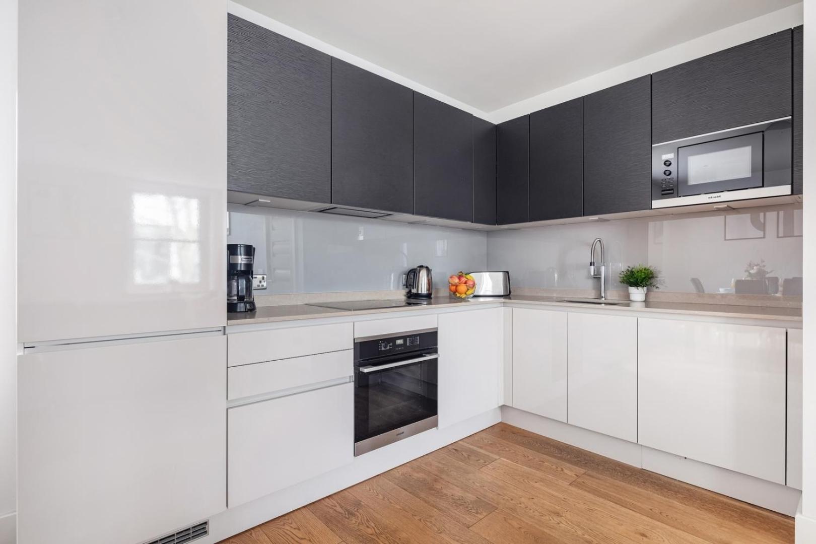 Bnbnook - Spacious 2br - Walk To Soho & Oxford Street
